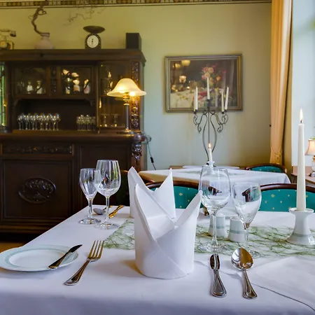 Hotell Jagdschloss 3*